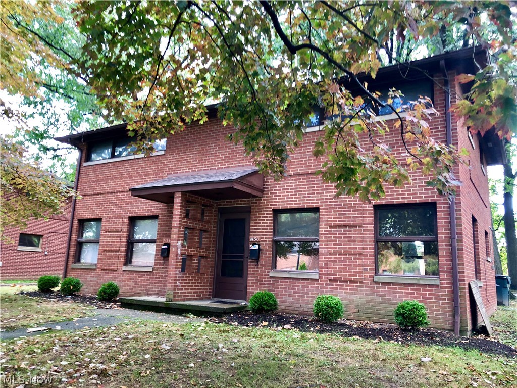 Welcome home to this updated 2 bedroom for rent in the Falls! Conveniently located, this townhome style duplex features an updated kitchen, newer carpet and modern neutral paint throughout! Washer and dryer hookups, great closet space and nicely sized rooms. Dont miss this one! All adult occupants must apply online for credit, criminal and eviction history screening. $35 app fee. Income verification required.