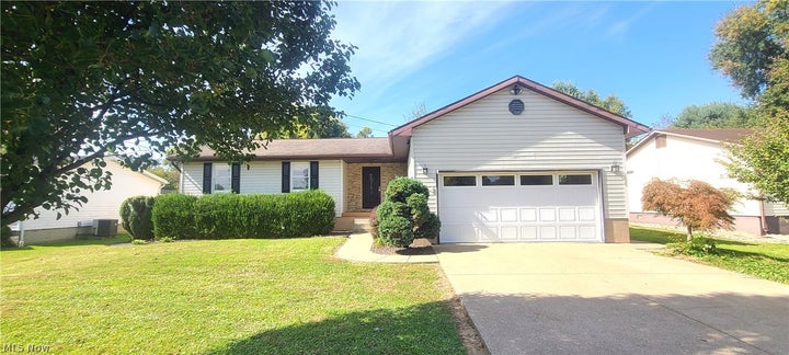 Photo 1 of 39 — 813 Barclay Street, Belpre, OH 45714