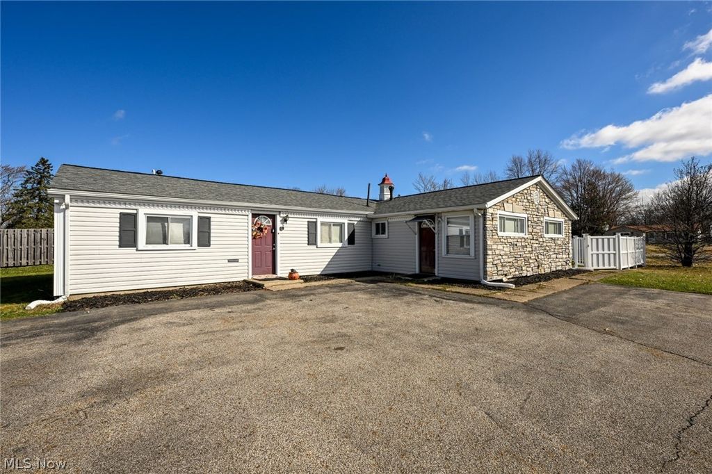 Photo of 1385 Russell Drive, Streetsboro, OH 44241 (MLS # 5191742)