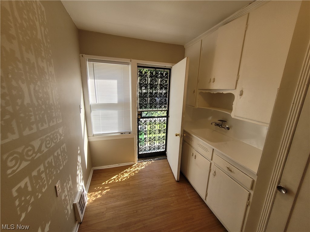 Lakeshore Blvd East 260 S - Residential Lease