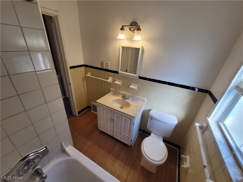 Lakeshore Blvd East 260 S - Residential Lease