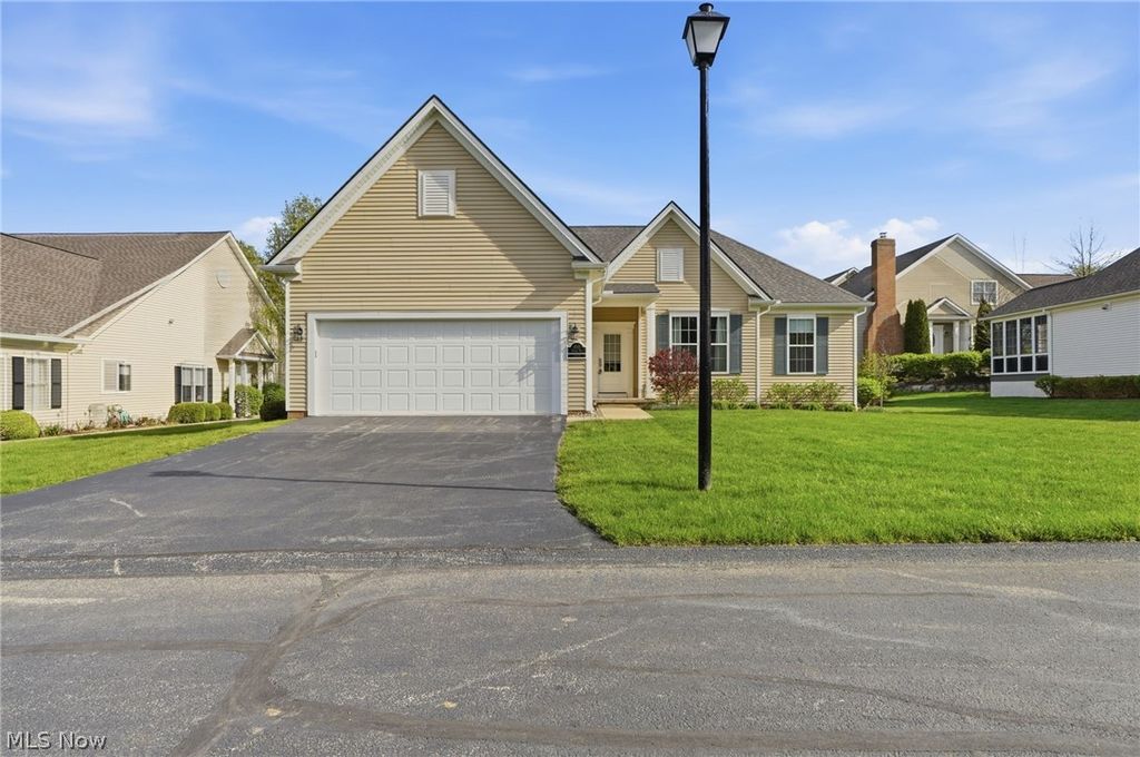 Photo of 8155 Knolls Way Way, Chagrin Falls, OH 44023 (MLS # 5204623)