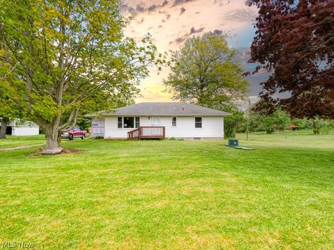 Photo of 425 W Bath Road, Cuyahoga Falls, OH 44223 (MLS # 5210674)