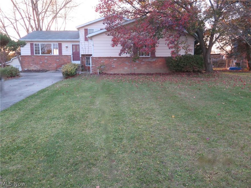 4 level, 3 bedrooms, 2 Bath, split level home with basement, and family room with wood-burning fireplace. Possible den could be 4th bedroom. This is a Fannie Mae HomePath home.