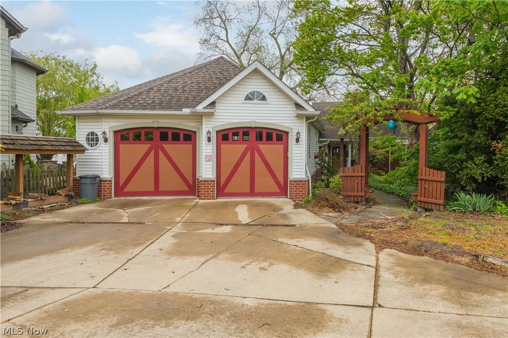 Photo of 5918 Liberty Avenue, Vermilion, OH 44089 (MLS # 5205449)