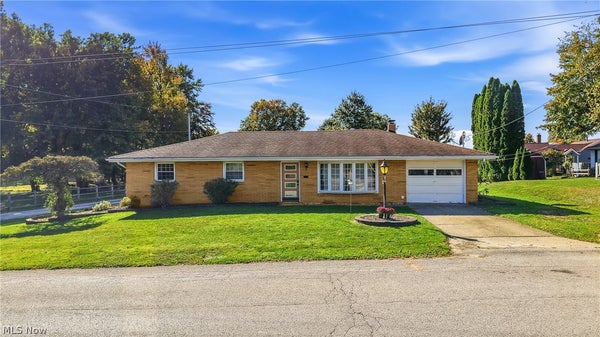 208 CREED AVE, HUBBARD, OH 44425 - Image ff9cbbbed2a18ed53682bc875c4ea360/4116043265