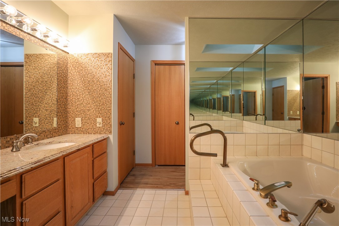 457 E Pioneer Trail, Aurora, Ohio image 18