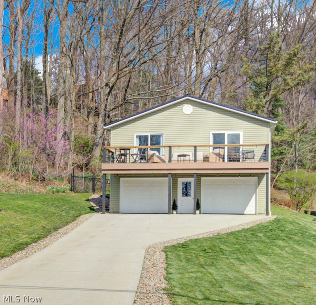 Photo of 143 Cheyenne Trail, Malvern, OH 44644 (MLS # 5200191)