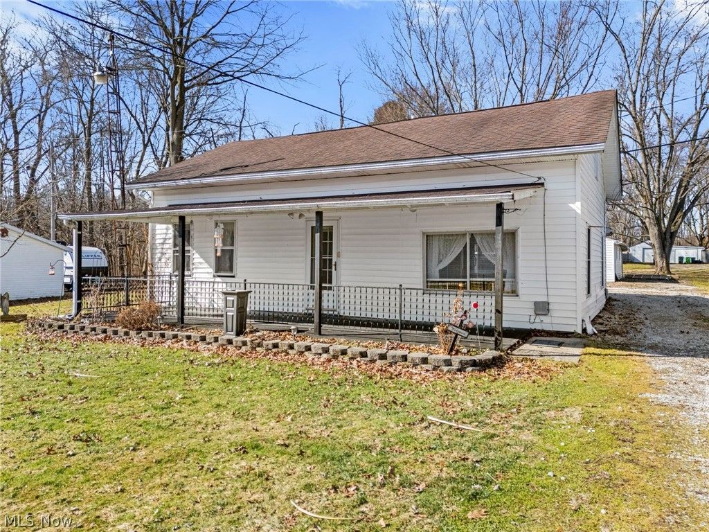 Photo of 550 Johnson Avenue, Alliance, OH 44601 (MLS # 5189358)