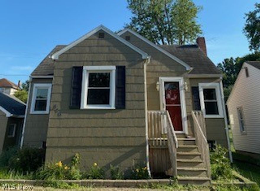 Great north end location. Updated 3 bedroom 1 full bath ranch home. Detached 1 car garage. Nice back yard.