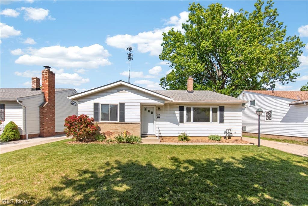 Photo of 317 E 312th Street, Willowick, OH 44095 (MLS # 5214246)