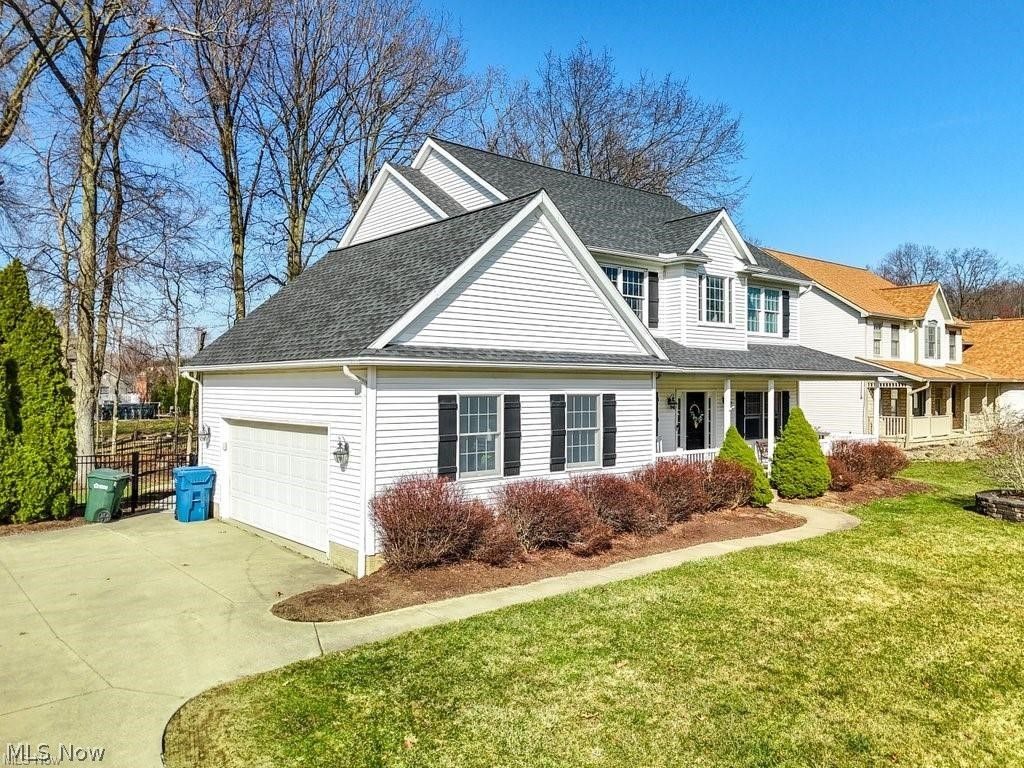 Photo of 1467 Summer Wood Lane, Uniontown, OH 44685 (MLS # 5206266)