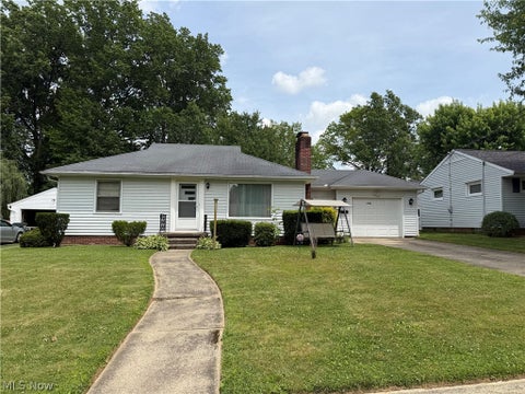 Homes For Sale - 2360 Burton Avenue<br/> Alliance, OH 44601