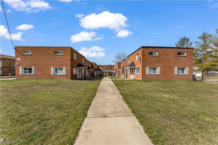 4812 Lee #105, Cleveland -  2 bed 1 bath apartment //

$875 rent / $875 deposit //
$49 application fee per adult //
NO SMOKING //
1 time $79 non-refundable set up fee paid at lease signing //

$30/month required resident benefit package; can include personal property/liability insurance for an additional $5/month for $35/month total. //

All applicants are required to fill out a PetScreening app, found on our website directly on the app before being processed. Even if you have NO pets - this app must be filled out. One-time, non-refundable pet fee of $200-300 per animal applies to all pets & must be paid prior to or when you pay your first month rent. (No fee for qualified assistance animals). //

Our app is processed through secure site: Findigs, they require ID & income verification. W/O this, your app will not be processed. They offer24/7chat support on their app directly for questions. //

Impressive 2 bed 1 bath apartment that has been recently refreshed. Neutral pain