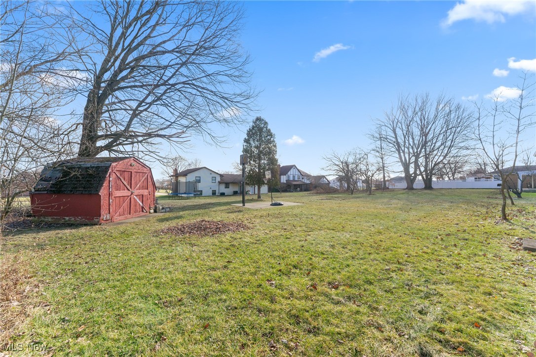 554 Neoka Drive, Campbell, Ohio image 35