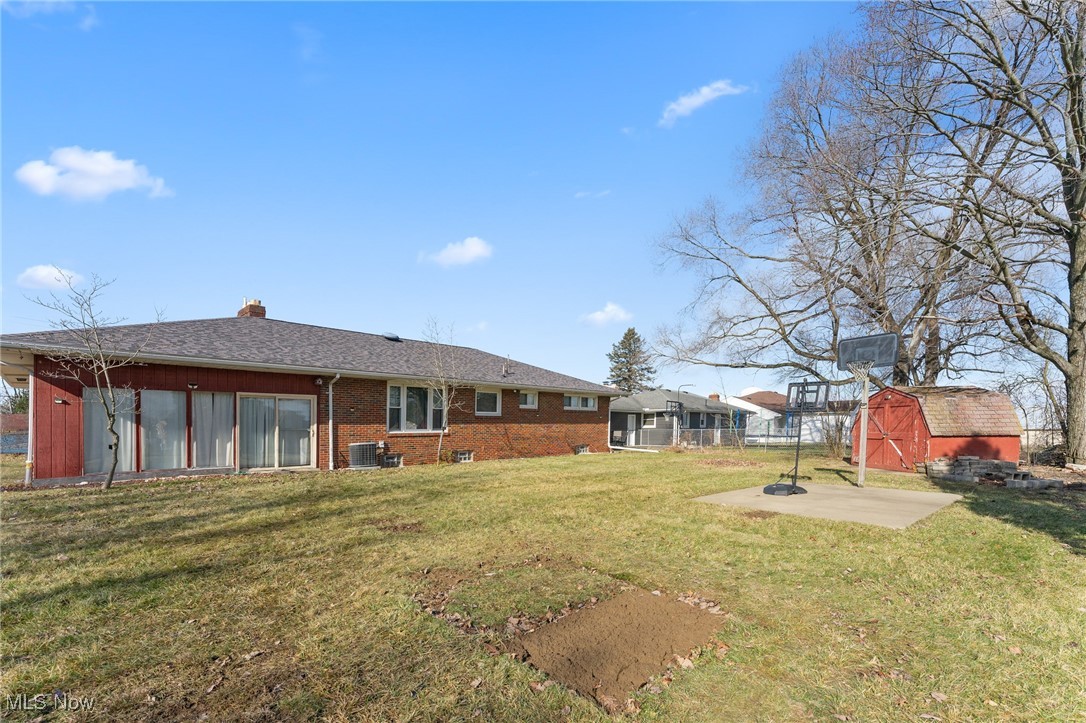 554 Neoka Drive, Campbell, Ohio image 33