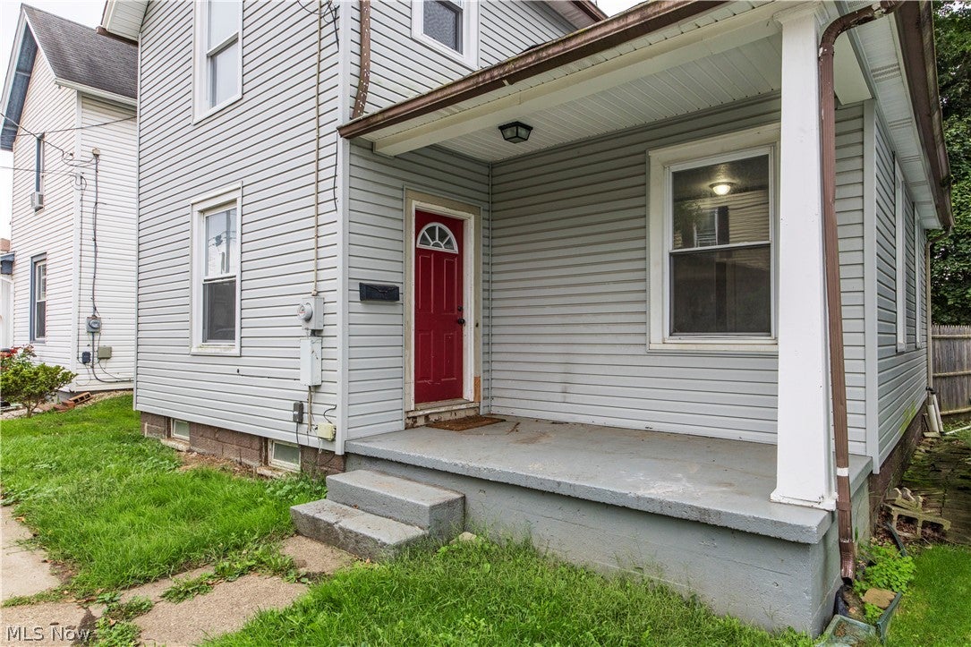 327 Schrock Place SW