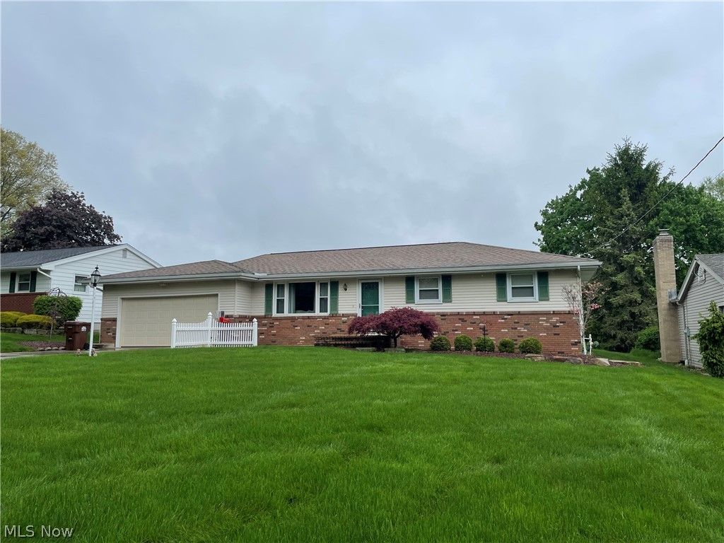 Photo of 1530 Rosehedge DR, Poland, OH 44514 (MLS # 5205574)