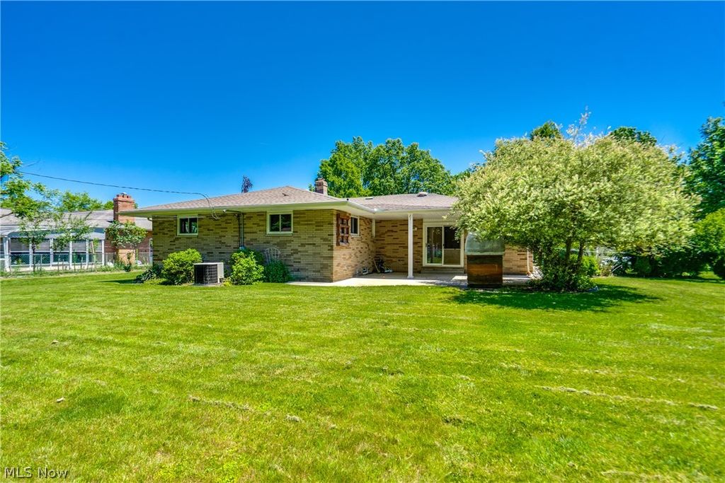 Photo of 9942 Vista Drive, North Royalton, OH 44133 (MLS # 5215172)