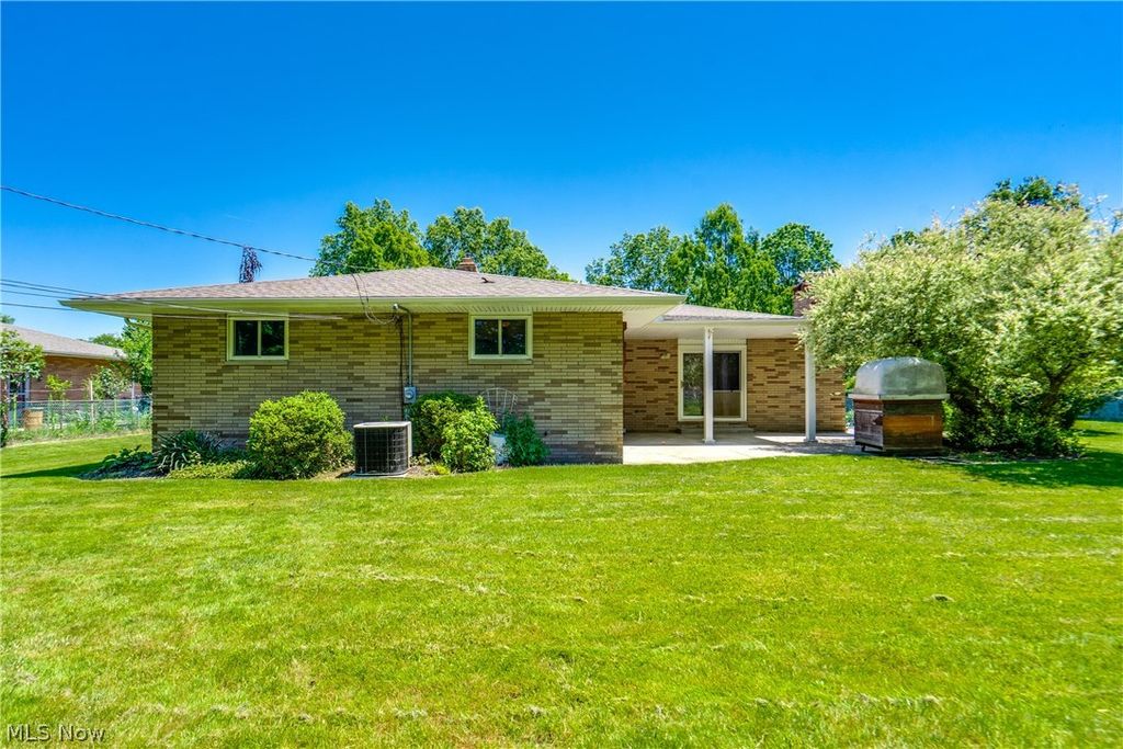 Photo of 9942 Vista Drive, North Royalton, OH 44133 (MLS # 5215172)