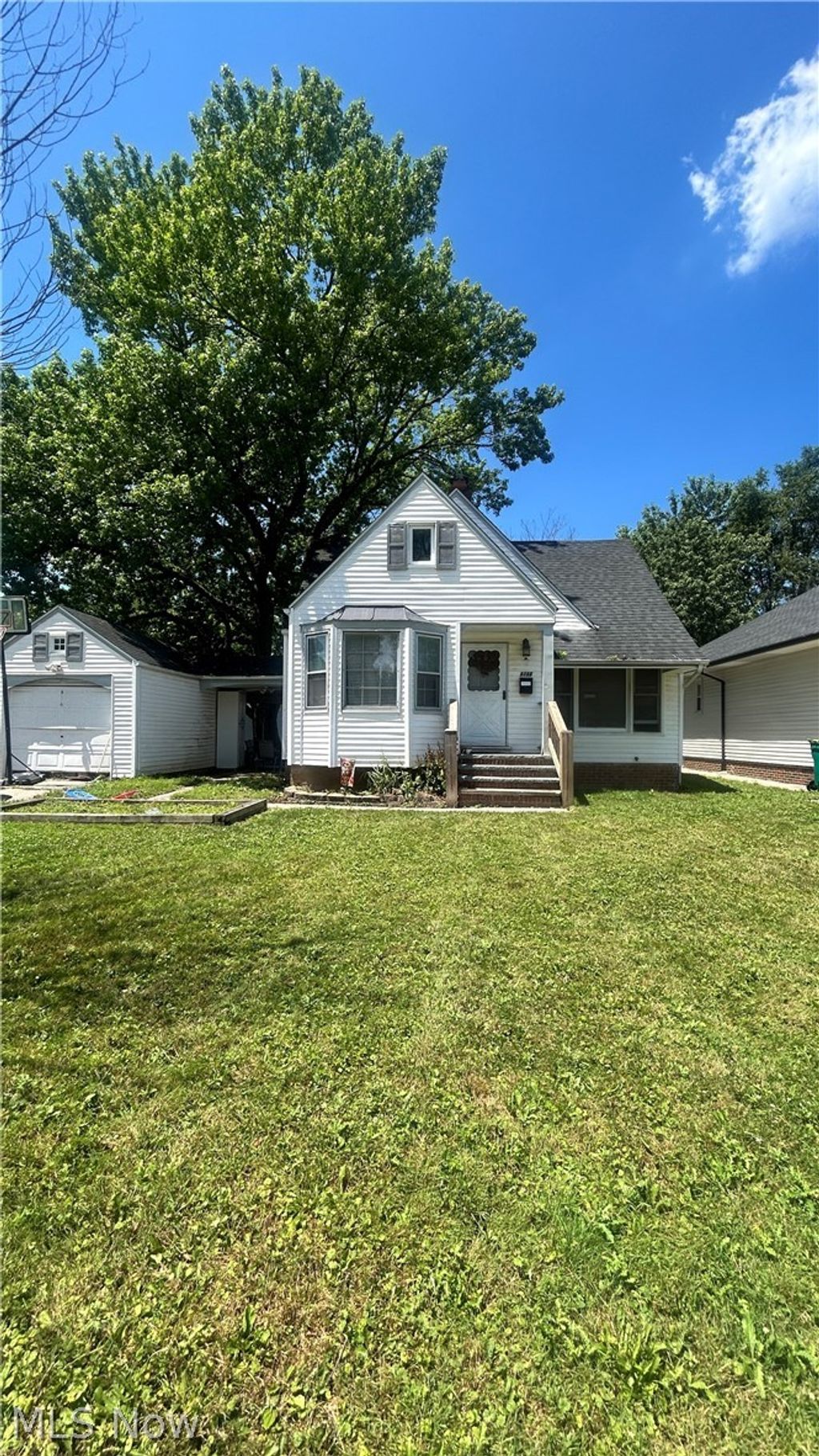 Photo of 5356 Beechwood Avenue, Maple Heights, OH 44137 (MLS # 5225982)