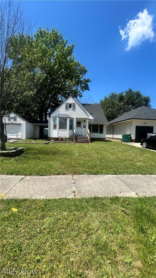 Photo of 5356 Beechwood Avenue, Maple Heights, OH 44137 (MLS # 5225982)