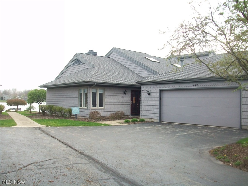 Arrowhead Bay Village - Residential