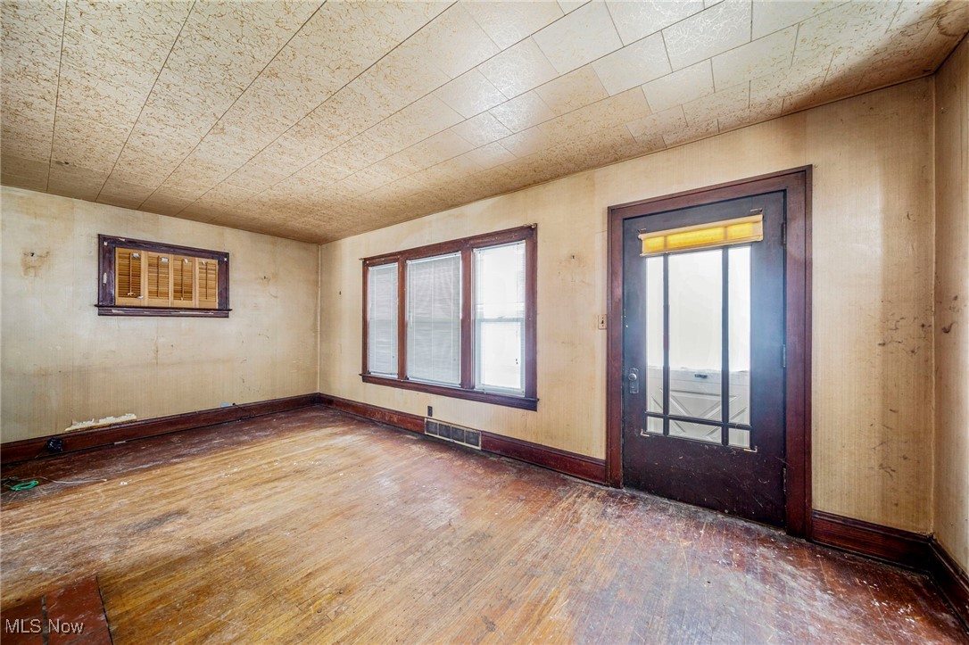 Bancroft Avenue - Residential