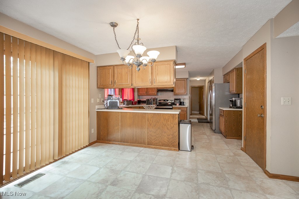 527 Amberwood Drive, Akron, Ohio image 14
