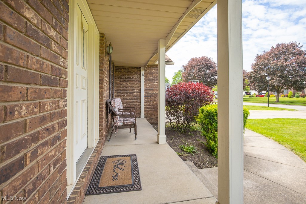 527 Amberwood Drive, Akron, Ohio image 3
