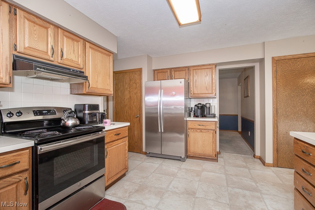 527 Amberwood Drive, Akron, Ohio image 16