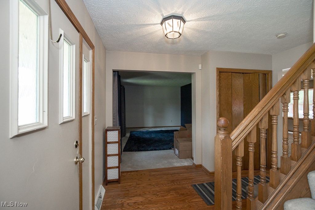 527 Amberwood Drive, Akron, Ohio image 6