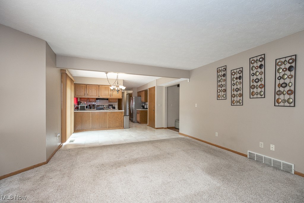 527 Amberwood Drive, Akron, Ohio image 12