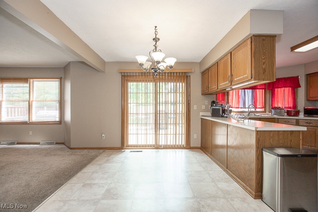 527 Amberwood Drive, Akron, Ohio image 13