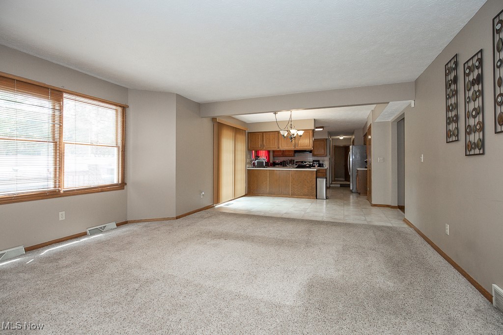 527 Amberwood Drive, Akron, Ohio image 11