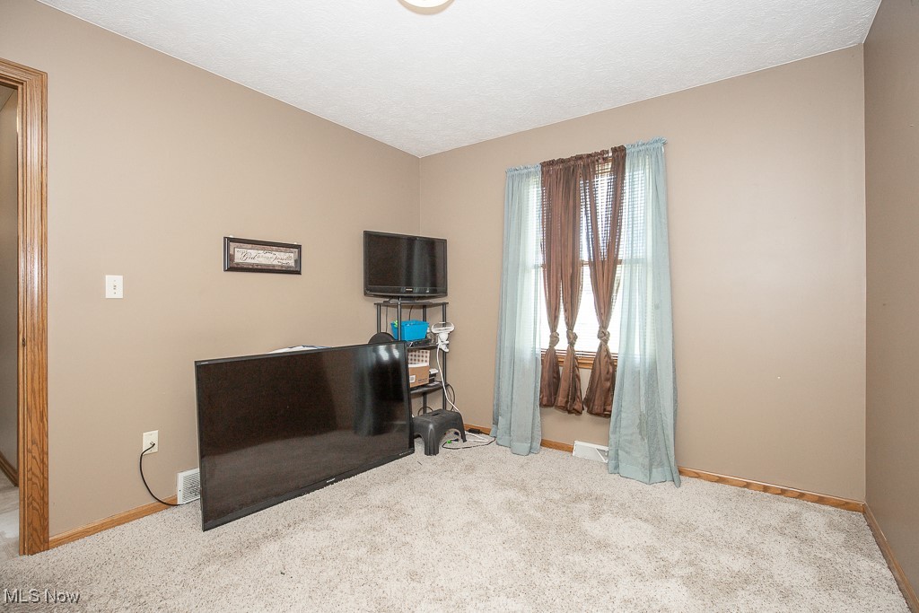 527 Amberwood Drive, Akron, Ohio image 18