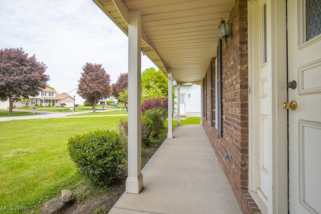 527 Amberwood Drive, Akron, Ohio image 2