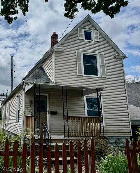 Homes For Sale - 152 Garvin Avenue<br/> Elyria, OH 44035