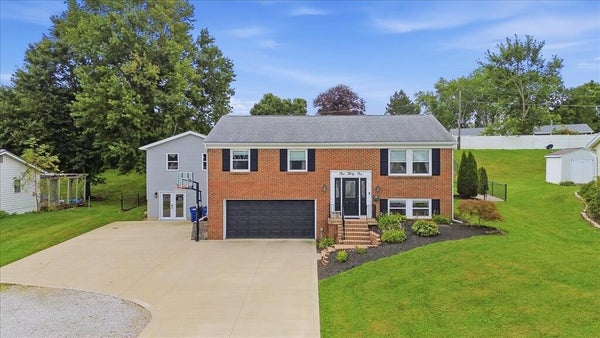 131 ESSEX CIR, MANSFIELD, OH 44904 - Image 5f2f240943d602761ba1230e80ded963/4236447750