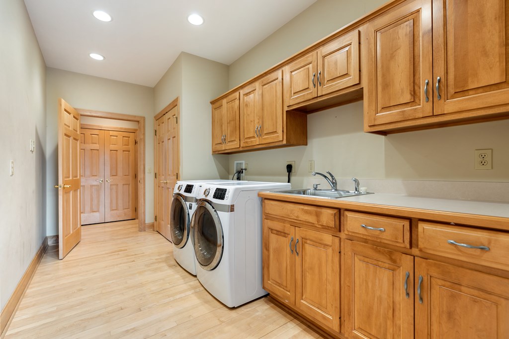 Canal Fulton, Ohio, 44614, United States, 4 Bedrooms Bedrooms, ,6 BathroomsBathrooms,Residential,Active,2052050