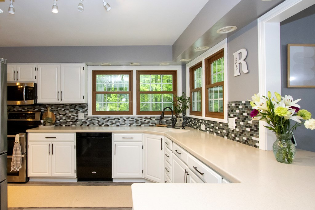 Mansfield, Ohio 44906, United States, 4 Bedrooms Bedrooms, ,3 BathroomsBathrooms,Residential,Contingent,142241