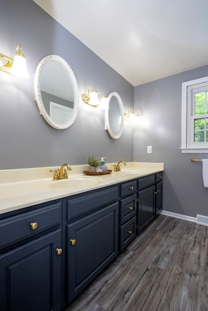 Mansfield, Ohio 44906, United States, 4 Bedrooms Bedrooms, ,3 BathroomsBathrooms,Residential,Contingent,142241