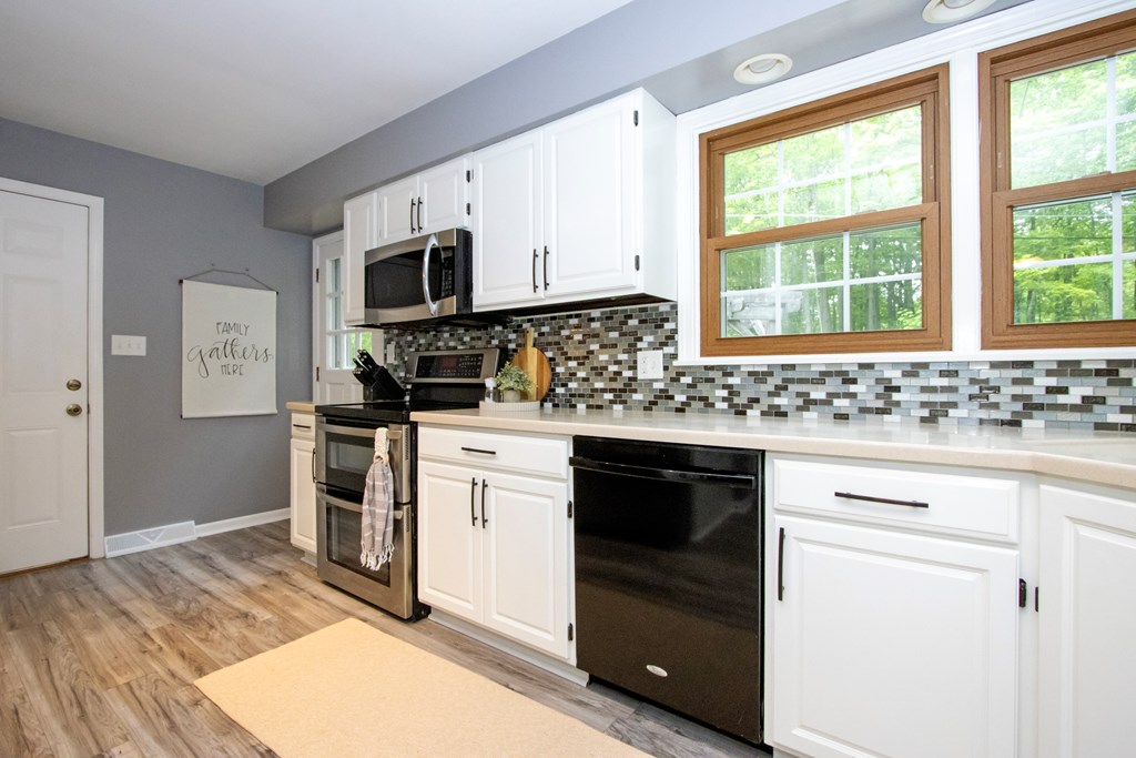 Mansfield, Ohio 44906, United States, 4 Bedrooms Bedrooms, ,3 BathroomsBathrooms,Residential,Contingent,142241