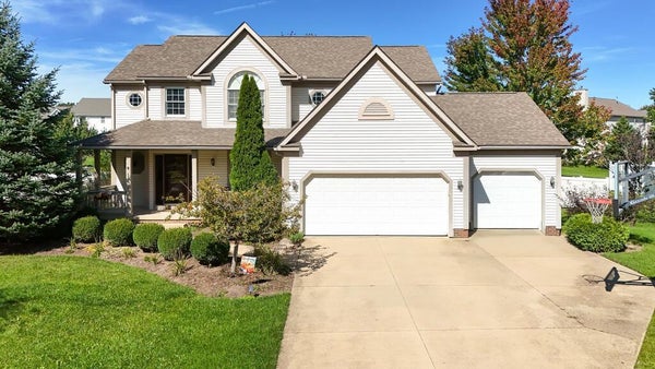 411 HILLBROOK DR, CUYAHOGA FALLS, OH 44223 - Image eb8e50007251f3860ba653e8a1e13ee6/3253546009
