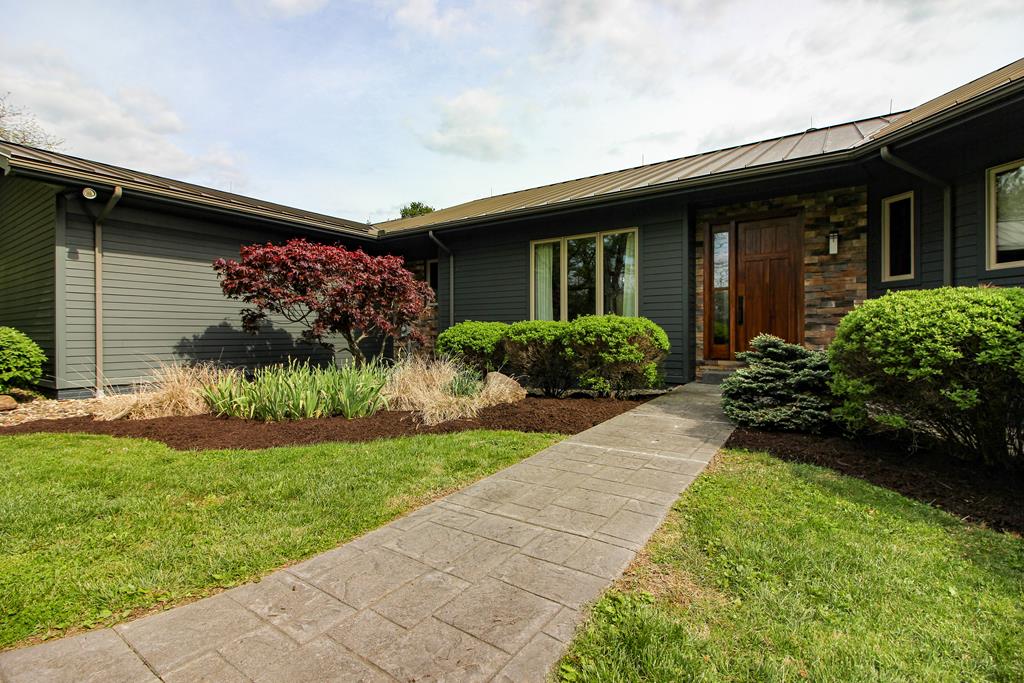 Mansfield, Ohio, 44903, United States, 4 Bedrooms Bedrooms, ,5 BathroomsBathrooms,Residential,Active,2045398