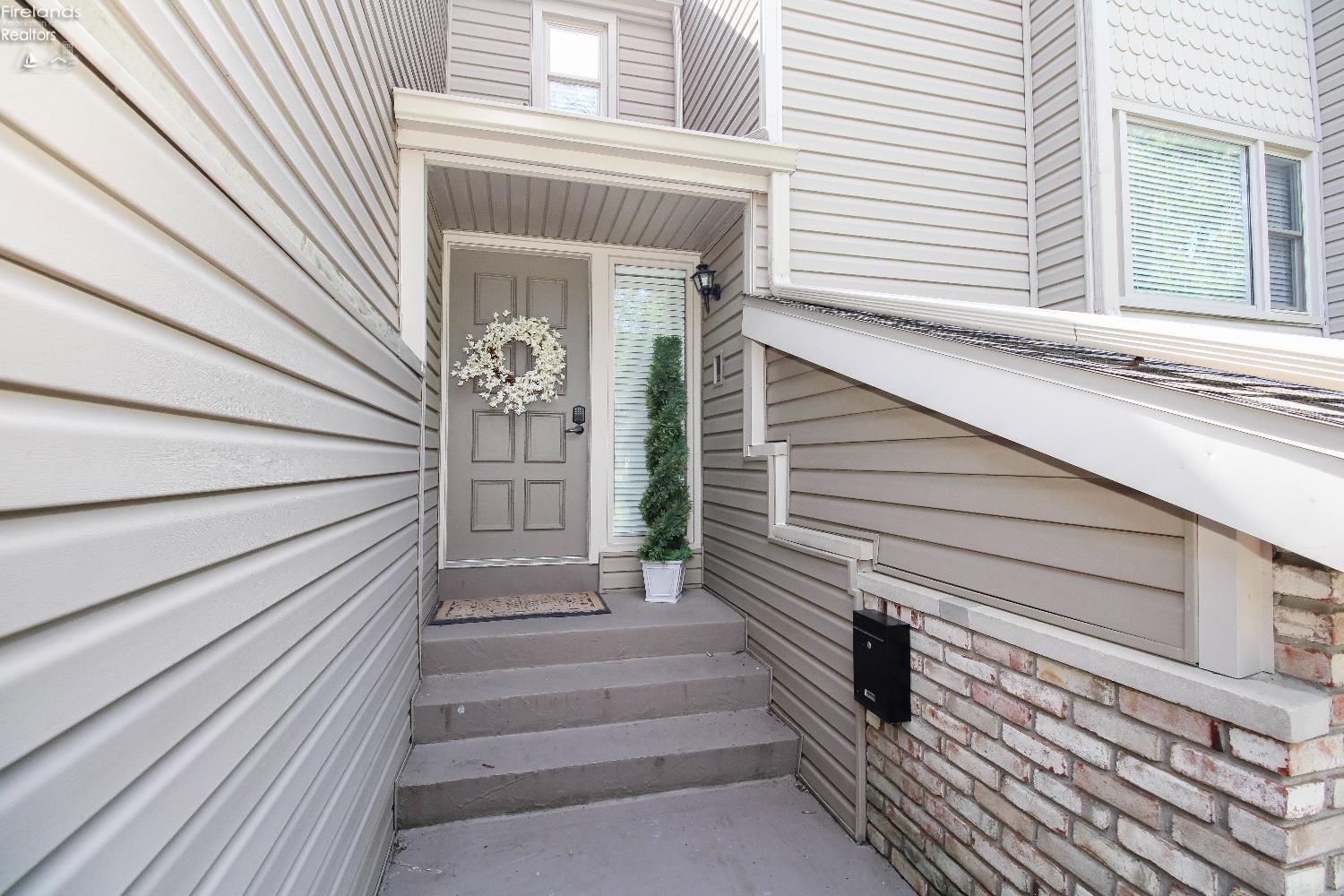 Huron, Ohio 44839, United States, 2 Bedrooms Bedrooms, ,3 BathroomsBathrooms,Residential,Active,156084