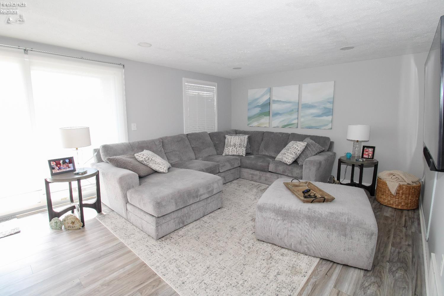 Huron, Ohio 44839, United States, 2 Bedrooms Bedrooms, ,3 BathroomsBathrooms,Residential,Active,156084