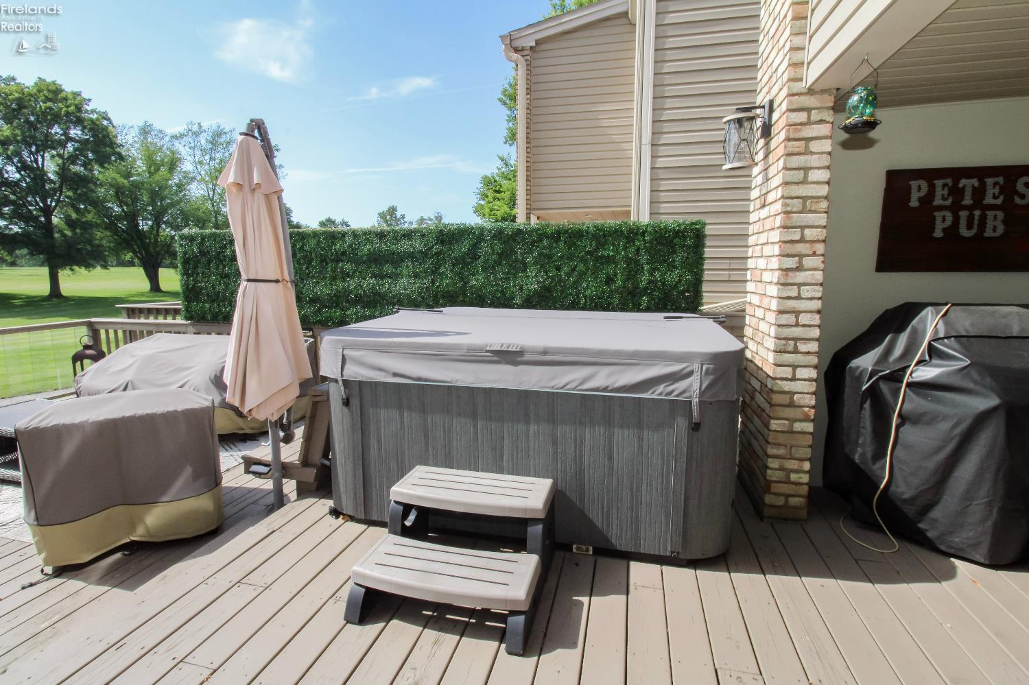 Huron, Ohio 44839, United States, 2 Bedrooms Bedrooms, ,3 BathroomsBathrooms,Residential,Active,156084