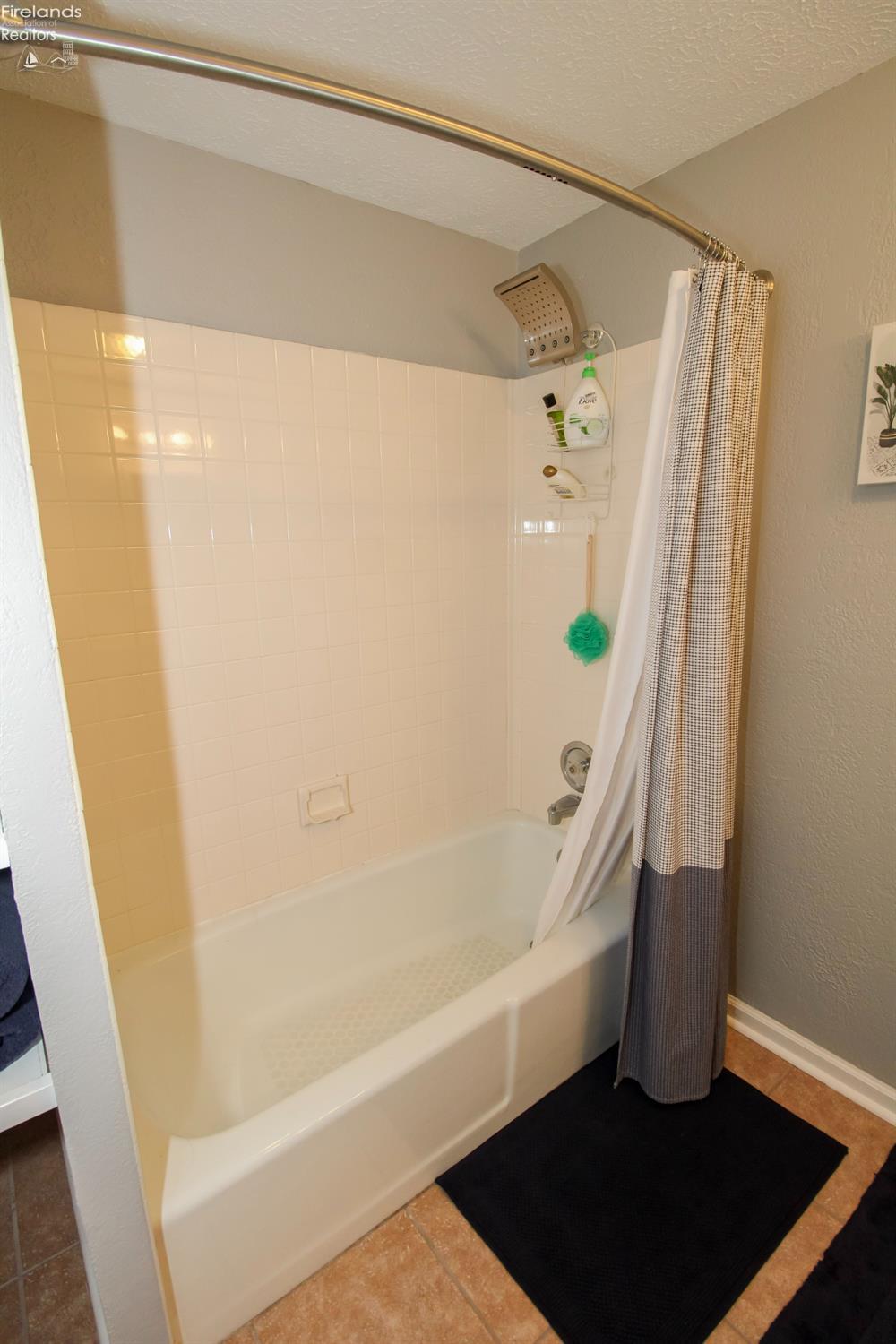 Huron, Ohio 44839, United States, 2 Bedrooms Bedrooms, ,3 BathroomsBathrooms,Residential,Active,156084