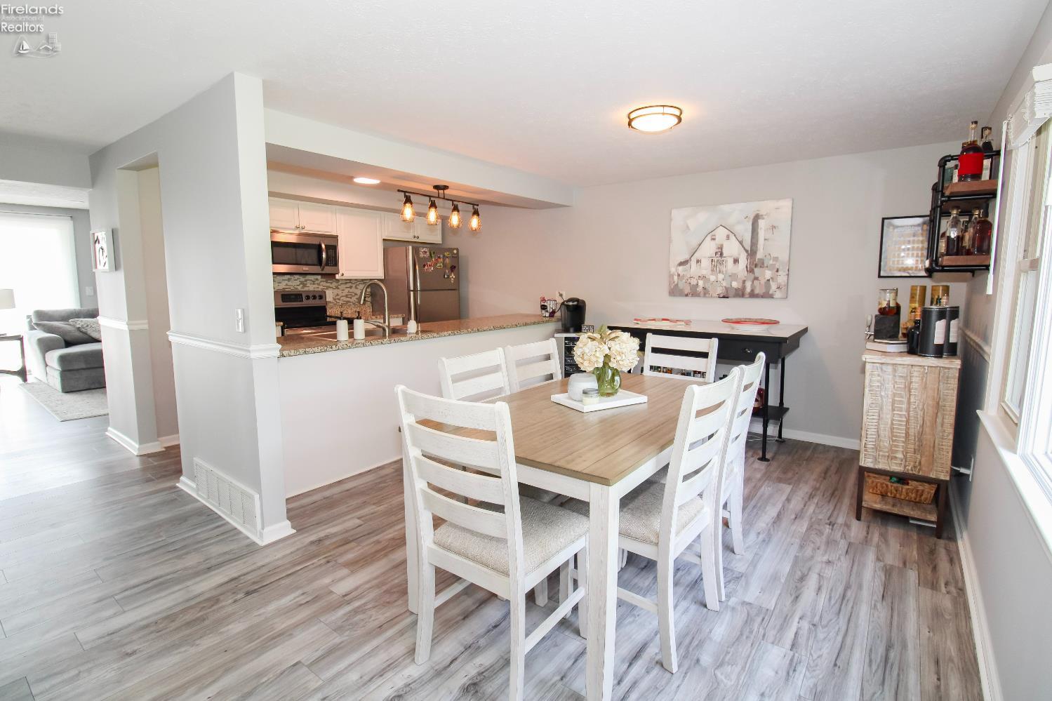 Huron, Ohio 44839, United States, 2 Bedrooms Bedrooms, ,3 BathroomsBathrooms,Residential,Active,156084